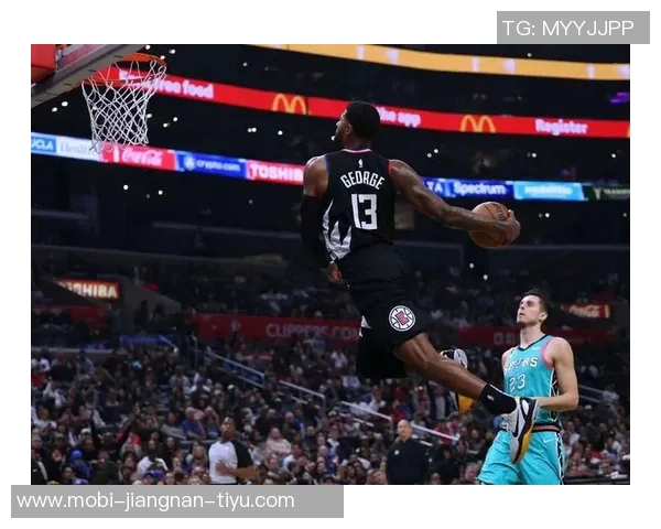 外线火力全开保罗乔治半场狂砍17分三分球命中率高达80 外线火力全开保罗乔治半场狂砍17分三分球命中率高达80