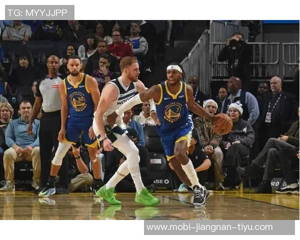 库里半场20分5记三分创纪录领先利拉德克莱紧随其后争夺第二位