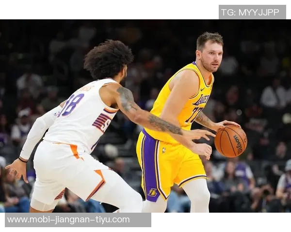 明日湖人客场挑战国王东契奇和海斯出战存疑詹姆斯等三名球员缺阵