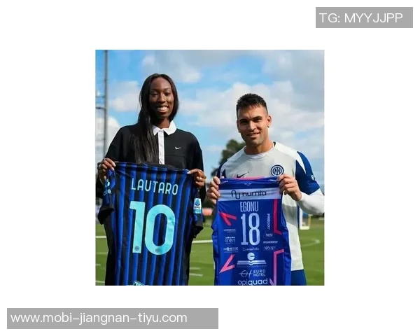 意大利女排奥运冠军埃格努亲临国米与劳塔罗互换球衣展现体育精神 意大利女排奥运冠军埃格努亲临国米与劳塔罗互换球衣展现体育精神