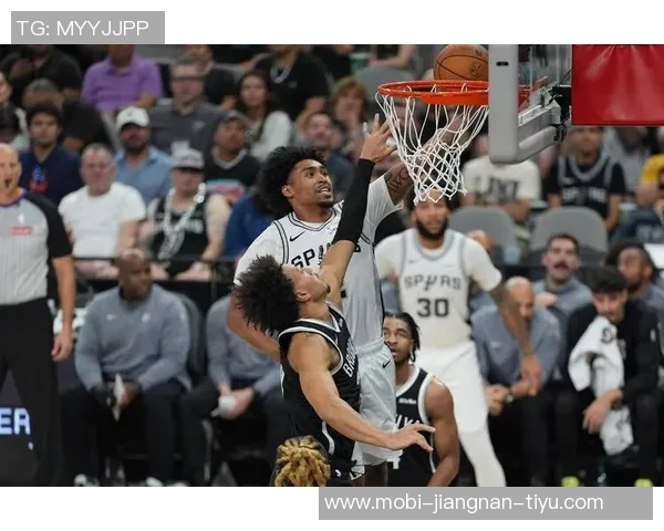 哈珀表现出色6投4中贡献9分3助攻正负值全队最高达到20分