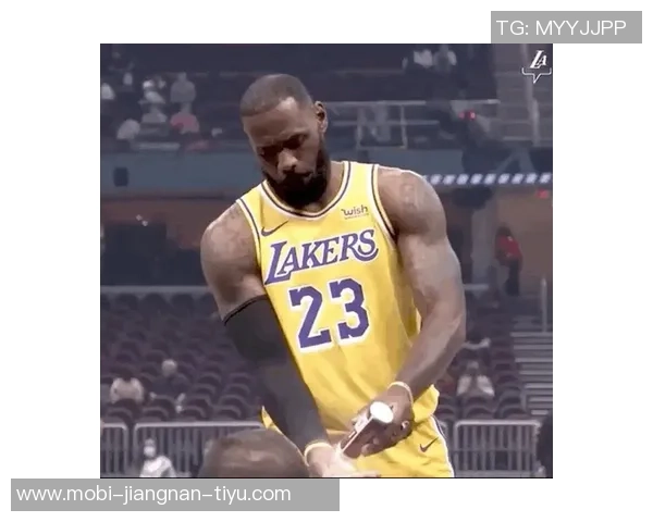 詹姆斯谈眼睛进镁粉的体验表示自己其实感受不到这些异物的存在 詹姆斯谈眼睛进镁粉的体验表示自己其实感受不到这些异物的存在