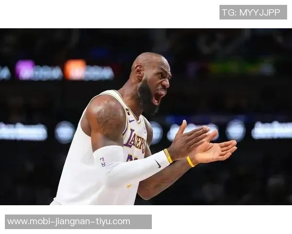 里夫斯赞詹姆斯乐观态度能增强自信心始终保持微笑从不显露低落情绪 里夫斯赞詹姆斯乐观态度能增强自信心始终保持微笑从不显露低落情绪