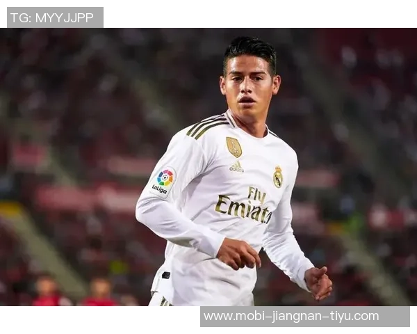 J罗23岁时夺金靴加盟皇马却近6年频繁转会至7队的传奇之路